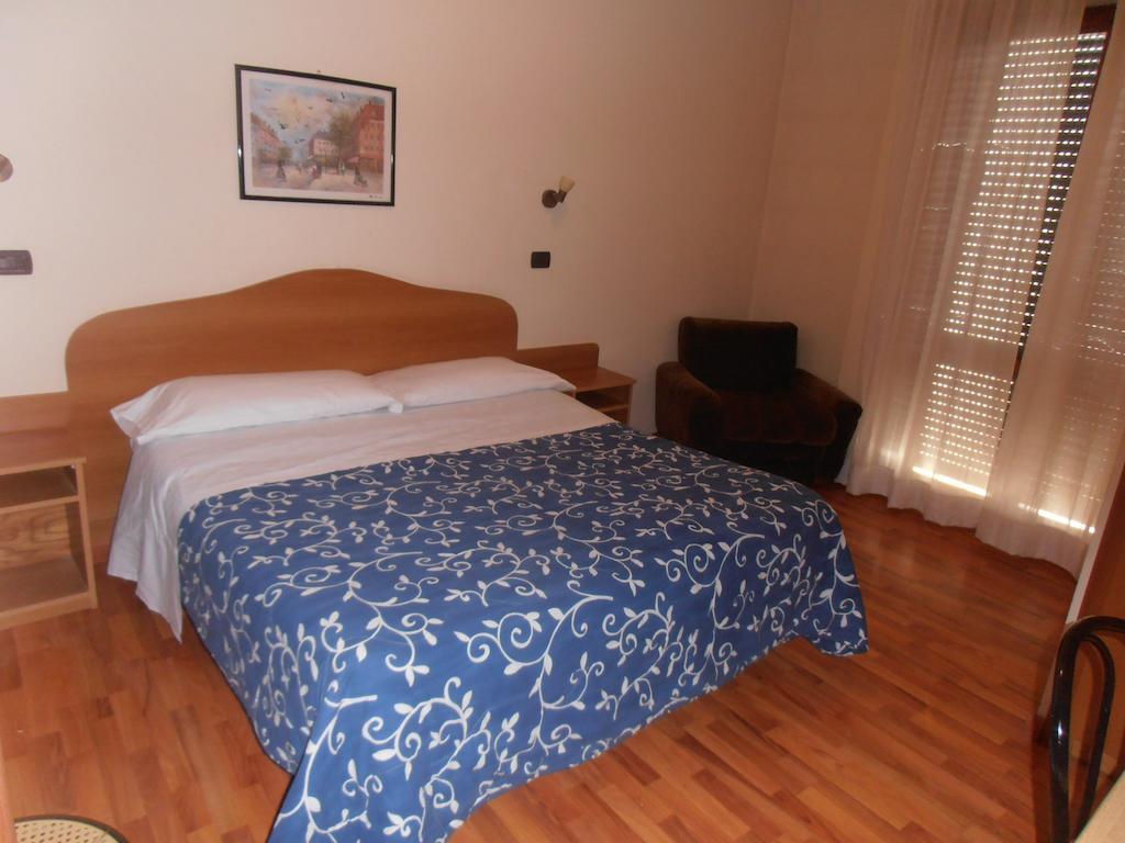 Hotel Giusy Pérouse Chambre photo