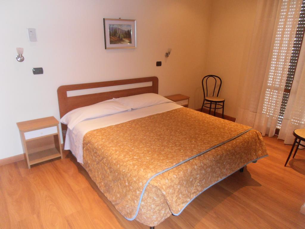 Hotel Giusy Pérouse Chambre photo