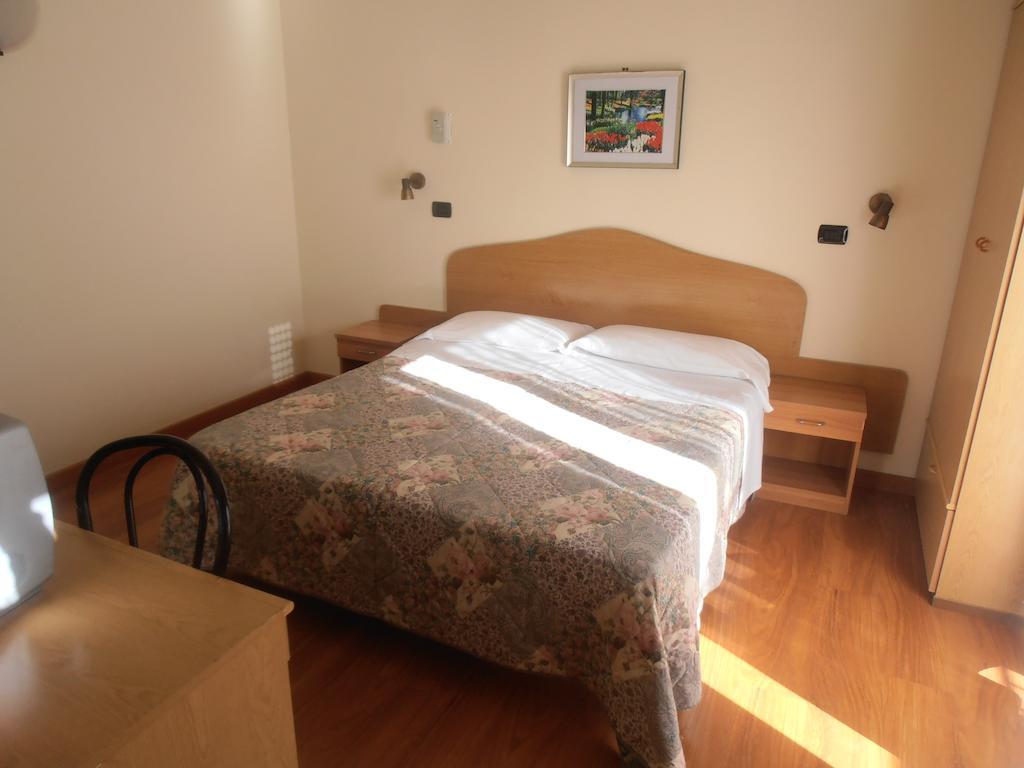 Hotel Giusy Pérouse Chambre photo